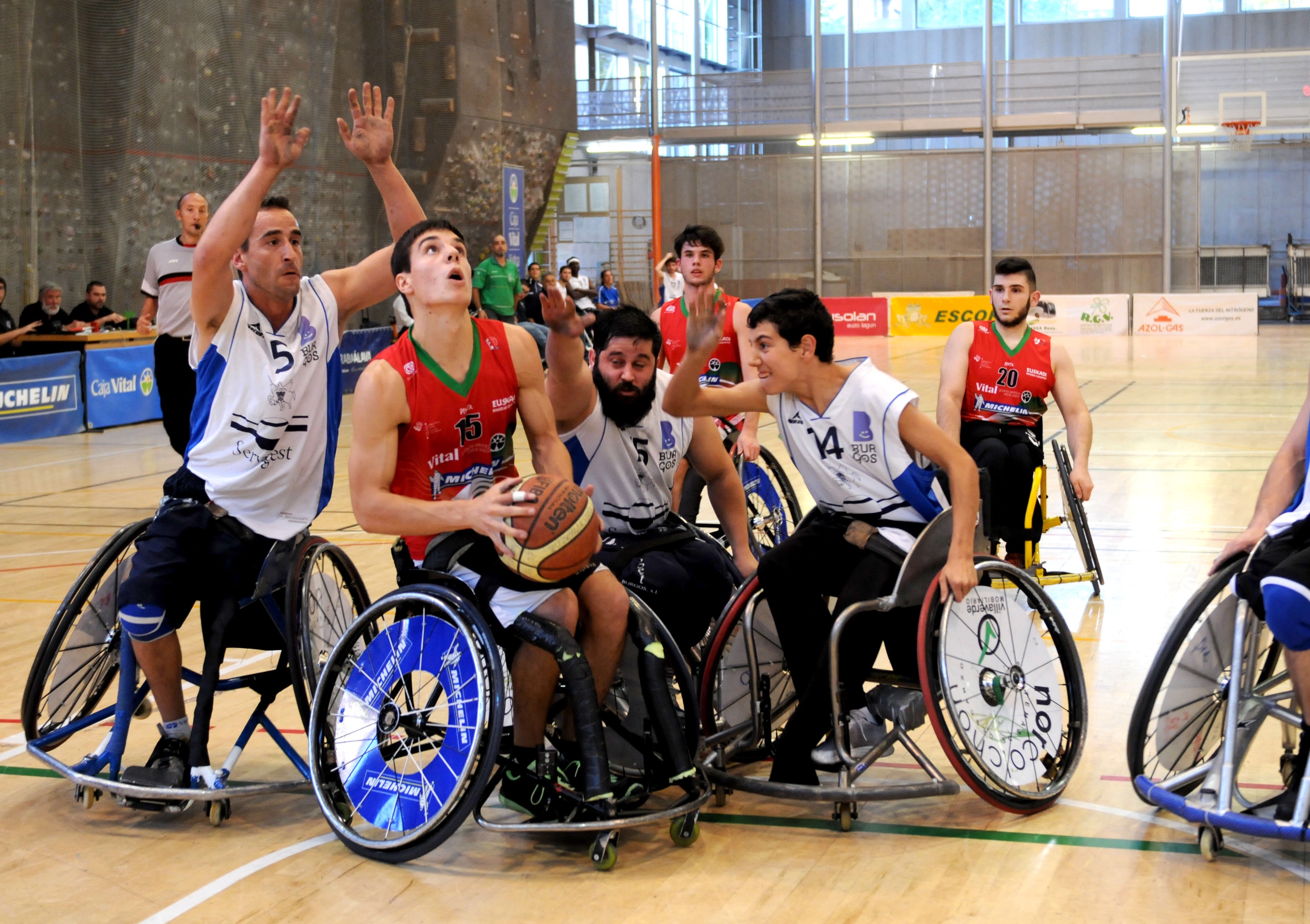 El Caja Vital Zuzenak vence en su amistoso en Burgos
